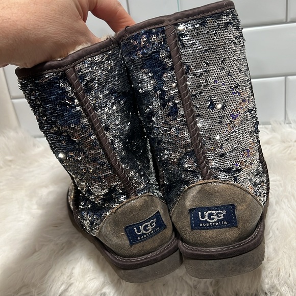 UGG Women's Classic Short Blue Silver Sequin Boots Booties Size 6 Sheepskin Fur - Picture 3 of 11